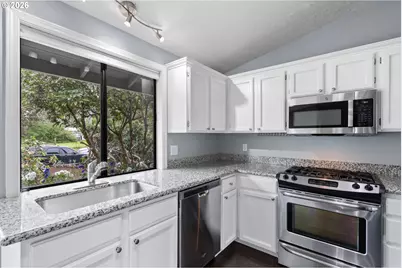 895 SW 166th Ave, Beaverton, OR 97006 - Photo 9