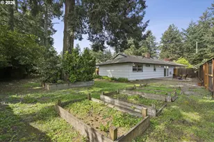 1038 NE 113th Ave, Portland, OR 97220 - Photo 27