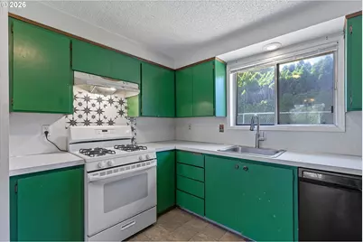 990 NW Angeline Ave, Gresham, OR 97030 - Photo 13