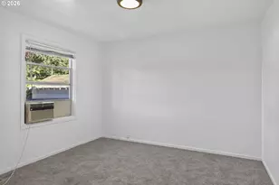 631 W Union St, Roseburg, OR 97471 - Photo 7