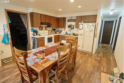 770 S Wasson St, Coos Bay, OR 97420 - Photo 15