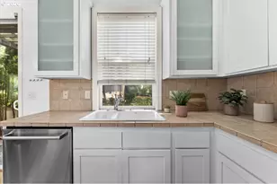 2352 NW Brewer Ln, Portland, OR 97229 - Photo 17
