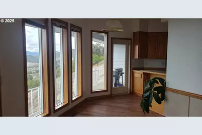 2984 NW Stacie Ct, Roseburg, OR 97471 - Photo 17