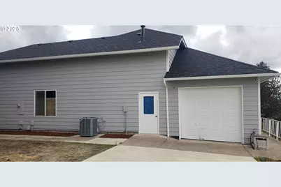 2984 NW Stacie Ct, Roseburg, OR 97471 - Photo 5