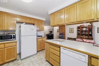 28095 Clear Lake Rd, Eugene, OR 97402 - Photo 9