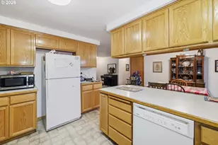 28095 Clear Lake Rd, Eugene, OR 97402 - Photo 9
