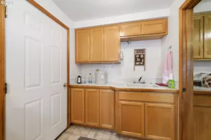 28095 Clear Lake Rd, Eugene, OR 97402 - Photo 23