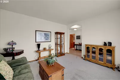 1789 Lake Shore Dr, Eugene, OR 97408 - Photo 7