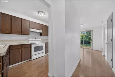 30 T St, Springfield, OR 97477 - Photo 5