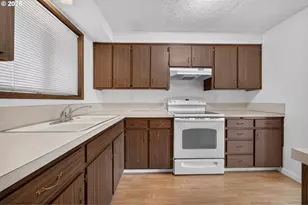 30 T St, Springfield, OR 97477 - Photo 7