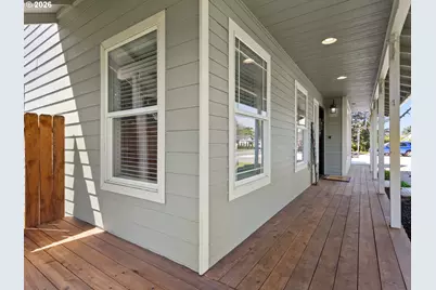 724 E 7th St, La Center, WA 98629 - Photo 5