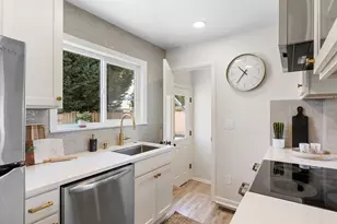 1842 SE 92nd Ave, Portland, OR 97216 - Photo 9