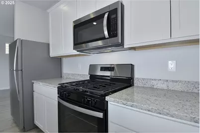 1375 Owl Ave, Woodburn, OR 97071 - Photo 9