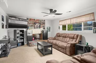 1660 SE Lewellyn Ave, Troutdale, OR 97060 - Photo 31