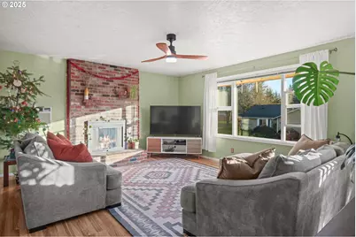 1660 SE Lewellyn Ave, Troutdale, OR 97060 - Photo 3