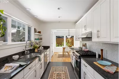 9050 SW Capitol Hwy, Portland, OR 97219 - Photo 17