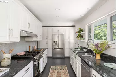 9050 SW Capitol Hwy, Portland, OR 97219 - Photo 15