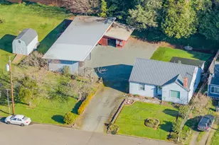 227 Border St, Myrtle Point, OR 97458 - Photo 3