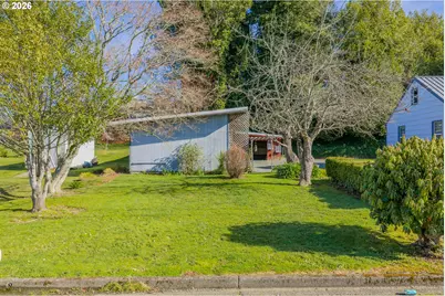 227 Border St, Myrtle Point, OR 97458 - Photo 5