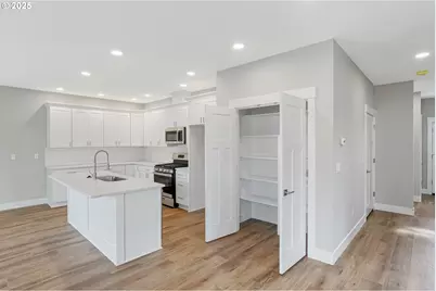 1503 N Second St, Silverton, OR 97381 - Photo 3