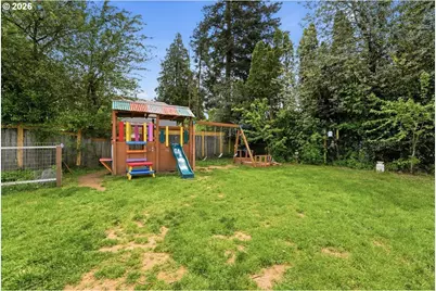 892 NE 28th St, Gresham, OR 97030 - Photo 23