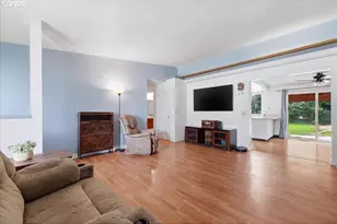 892 NE 28th St, Gresham, OR 97030 - Photo 3