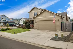 1202 Albatross Ct, Sweet Home, OR 97386 - Photo 3