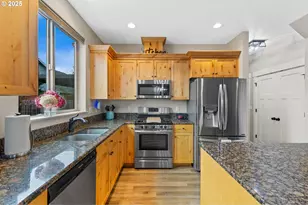 1202 Albatross Ct, Sweet Home, OR 97386 - Photo 11