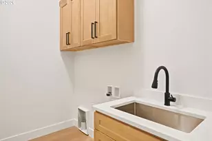 6884 Forest Ridge Dr, Springfield, OR 97478 - Photo 9
