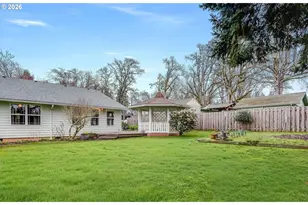 160 S Center St, Silverton, OR 97381 - Photo 23