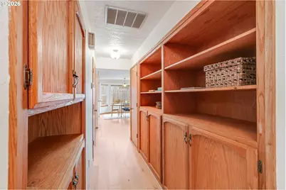 160 S Center St, Silverton, OR 97381 - Photo 15