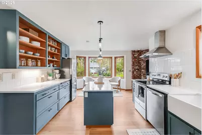 160 S Center St, Silverton, OR 97381 - Photo 7