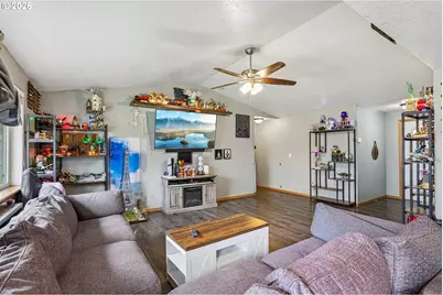 280 E 6th St, Lafayette, OR 97127 - Photo 9