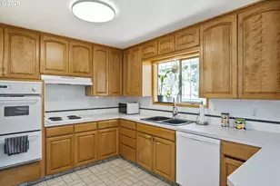 10818 SE Clay St, Portland, OR 97216 - Photo 15