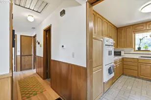10818 SE Clay St, Portland, OR 97216 - Photo 19