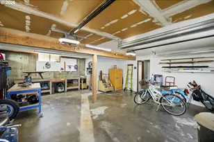 10818 SE Clay St, Portland, OR 97216 - Photo 39