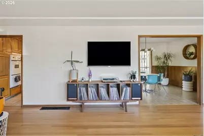 10818 SE Clay St, Portland, OR 97216 - Photo 9
