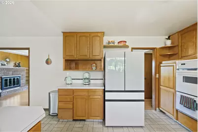 10818 SE Clay St, Portland, OR 97216 - Photo 17