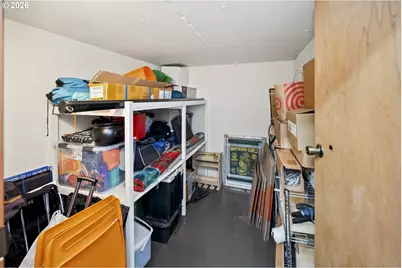 10818 SE Clay St, Portland, OR 97216 - Photo 37