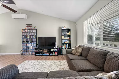 692 N 1st St, Creswell, OR 97426 - Photo 7