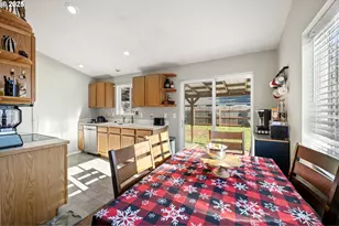 692 N 1st St, Creswell, OR 97426 - Photo 15