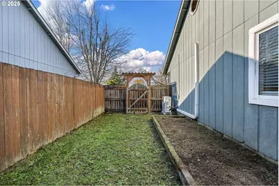 692 N 1st St, Creswell, OR 97426 - Photo 41