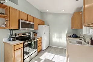 692 N 1st St, Creswell, OR 97426 - Photo 17