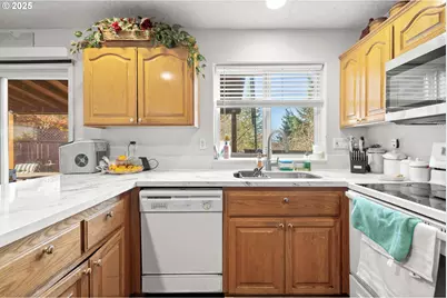 4235 SE Anderegg Loop, Portland, OR 97236 - Photo 11