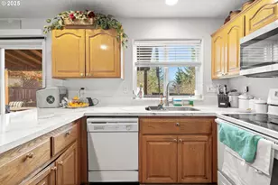 4235 SE Anderegg Loop, Portland, OR 97236 - Photo 11