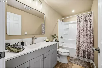 481 N D St, Lowell, OR 97452 - Photo 15
