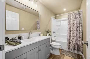 481 N D St, Lowell, OR 97452 - Photo 15