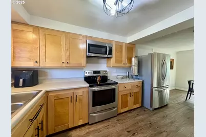 3851 Edgewood Dr, North Bend, OR 97459 - Photo 9