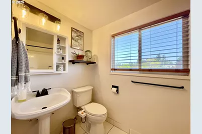 3851 Edgewood Dr, North Bend, OR 97459 - Photo 35