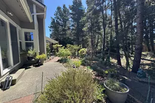 2013 Royal Saint George Dr, Florence, OR 97439 - Photo 35